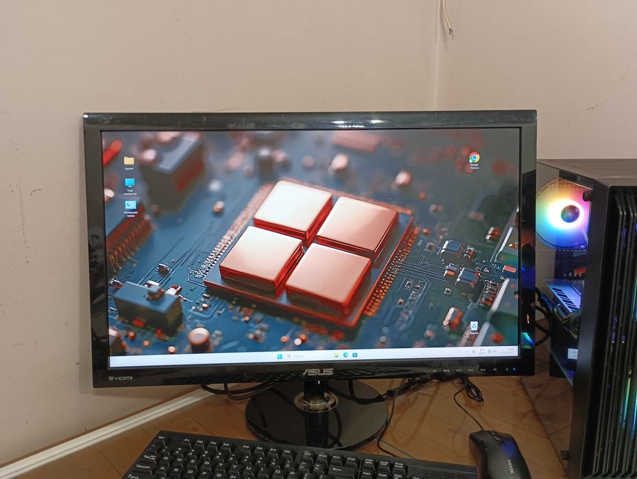 Гейминг компютър + монитор , клавиатура и мишка