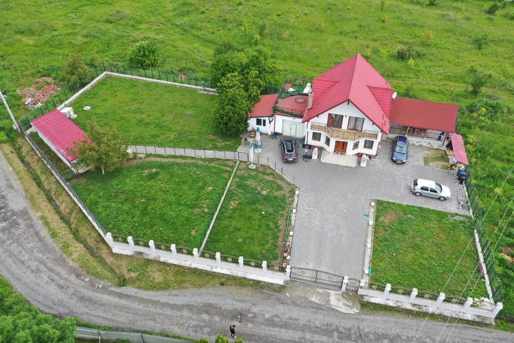 Vand sau schimb cu apartament - casa in Reghin-300 mp, 35 arii+afacere