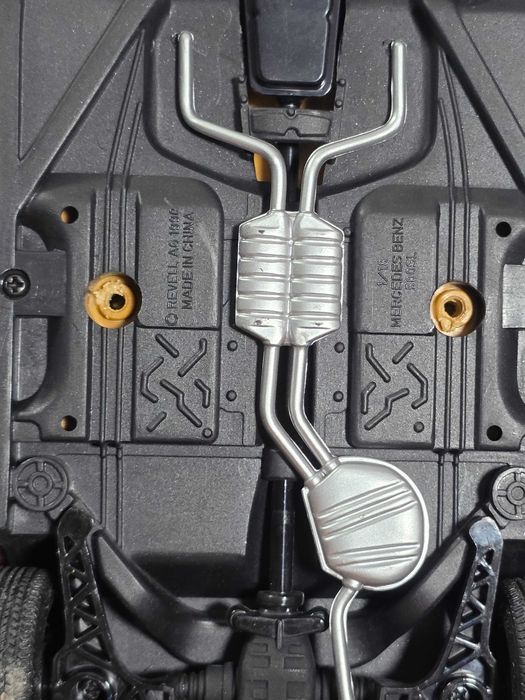 Macheta Auto 1/18 Revell Mercedes 500 SL Rosu