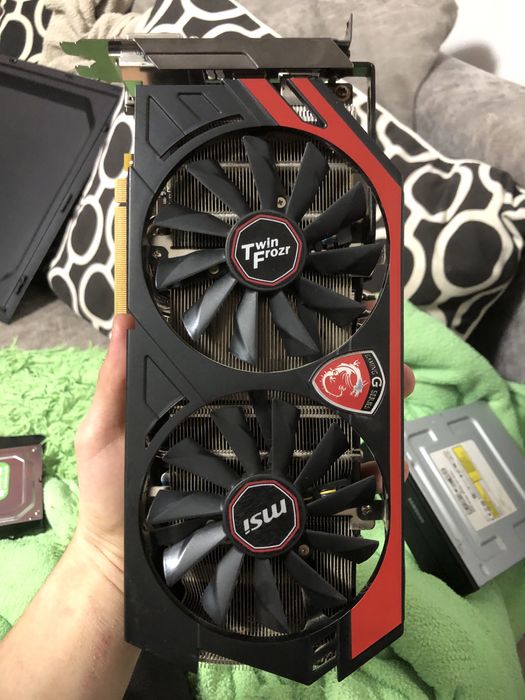 Vând placa video gaming (*utilizată*)