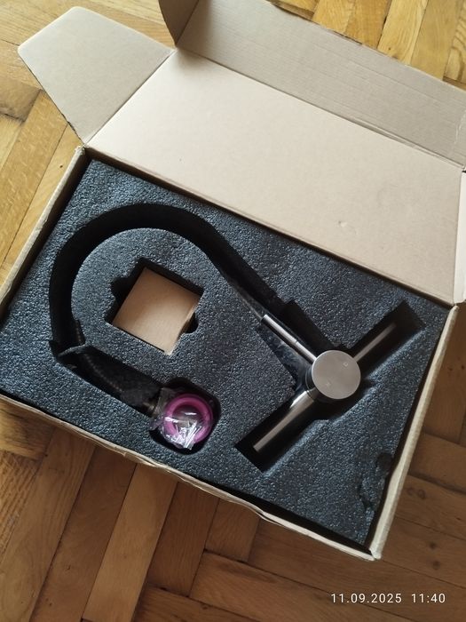 Baterie inox moderna de bucătărie cu țeava flexibila și cu doua tipuri