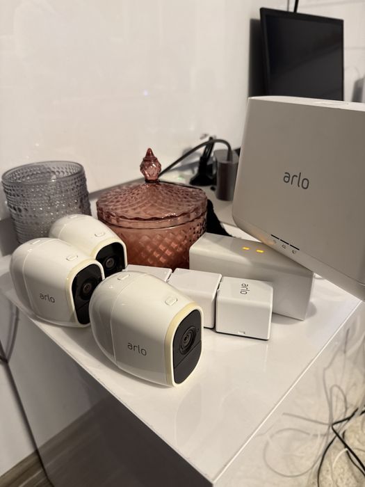 Arlo Pro 2 (3 camere si o statie)
