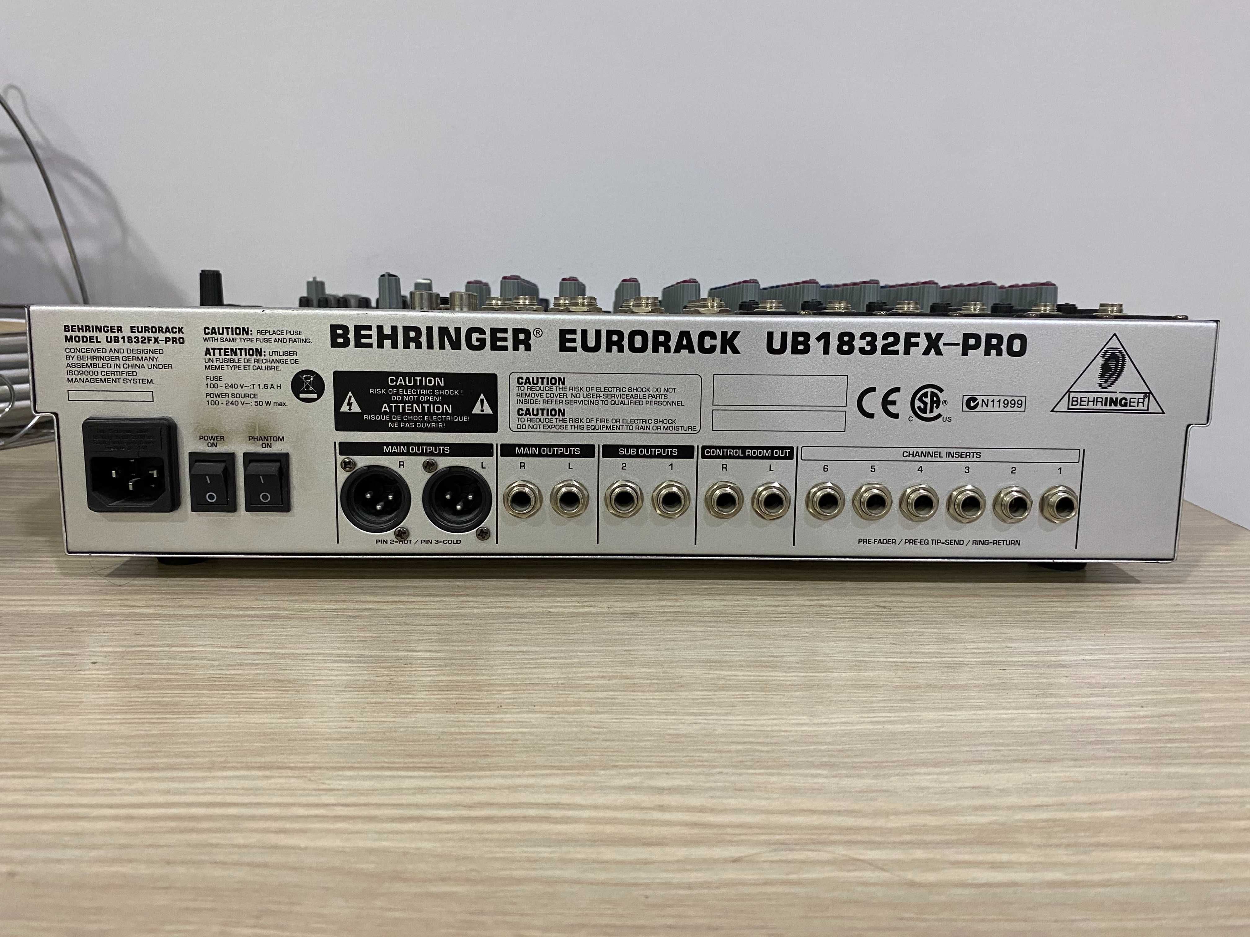 Микшерный пульт Behringer Eurorack UB1832FX-PRO