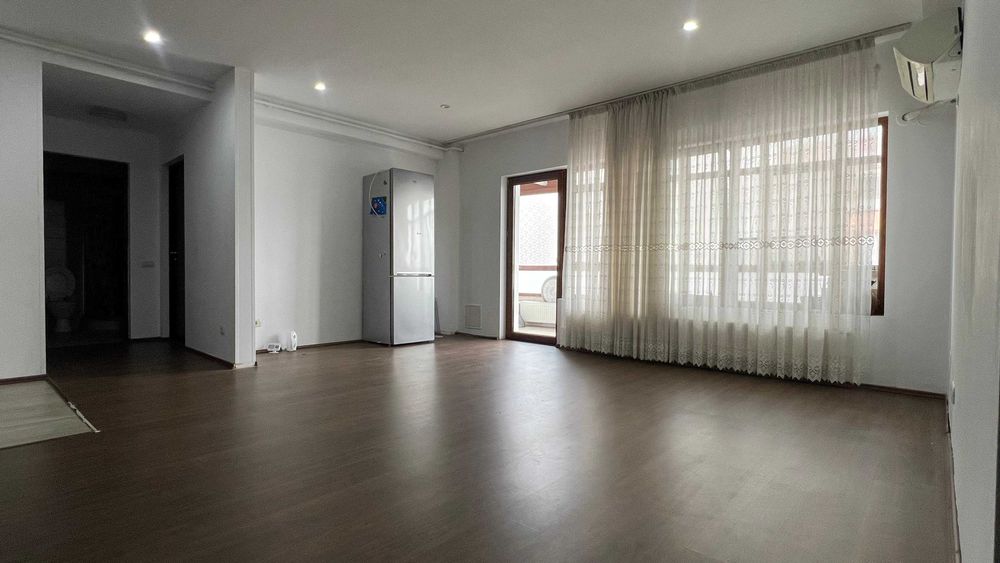 De vanzare apartament 3 camere Voluntari