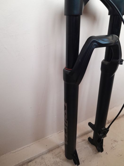 Воздушная вилка 29, с дистанционной блокировкой