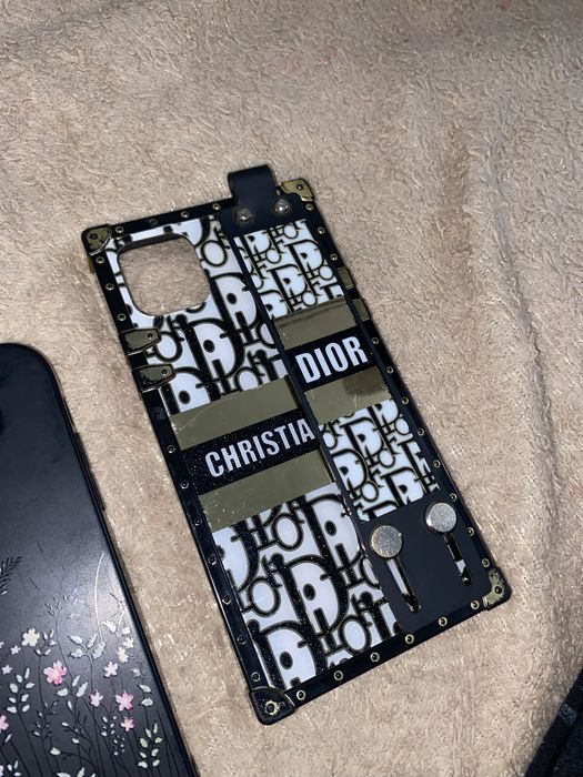 Чехлы на айфон 11