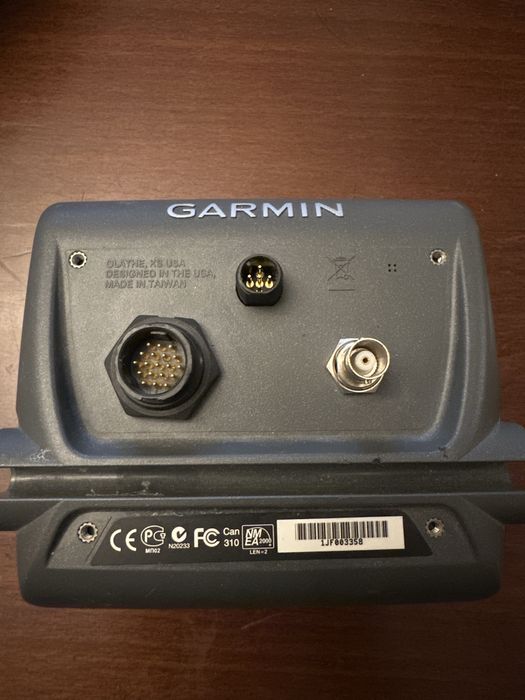 Sonar Garmin GPSmap 421s pentru pescuit