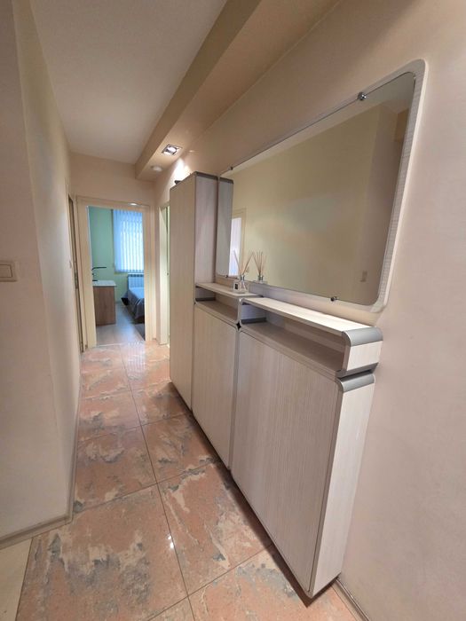 Продава се Тристаен апартамент в Плевен, Идеален център - 82 кв.м за 2244 €/кв.м - Снимка #2