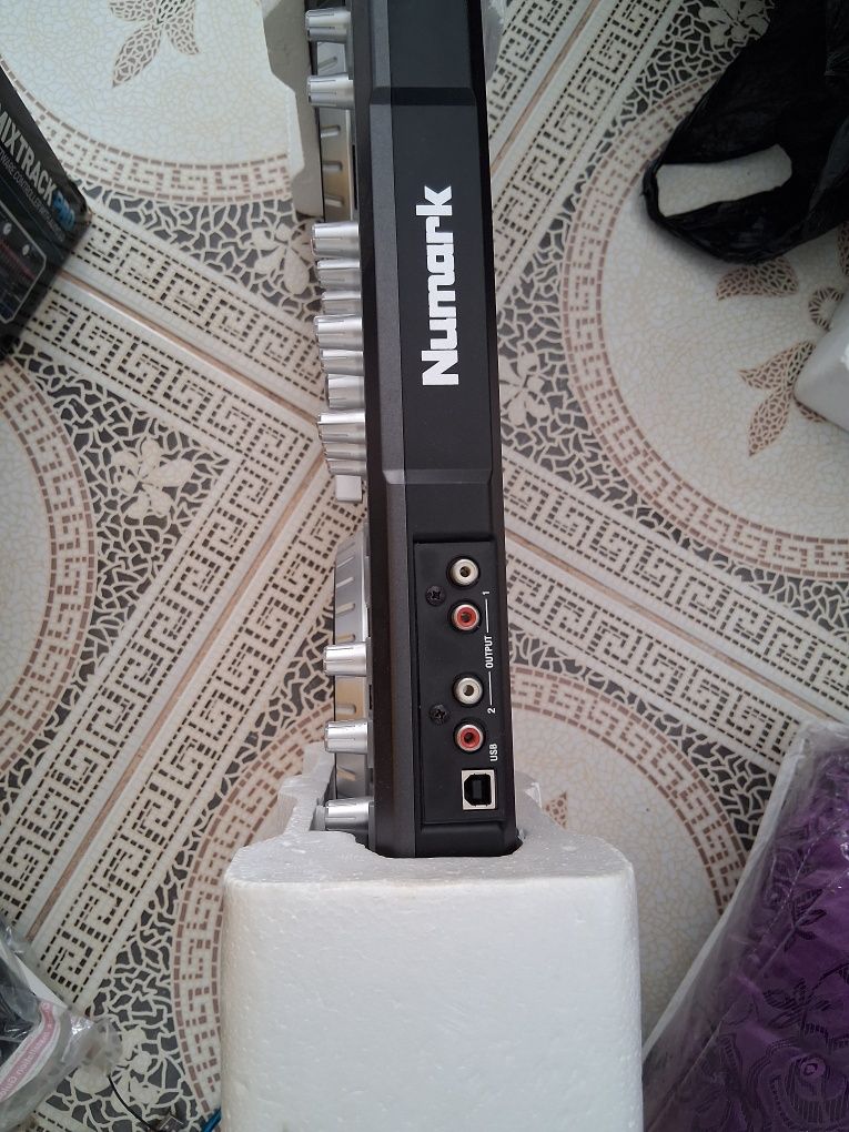Numark mixtrack pro DJ Controller