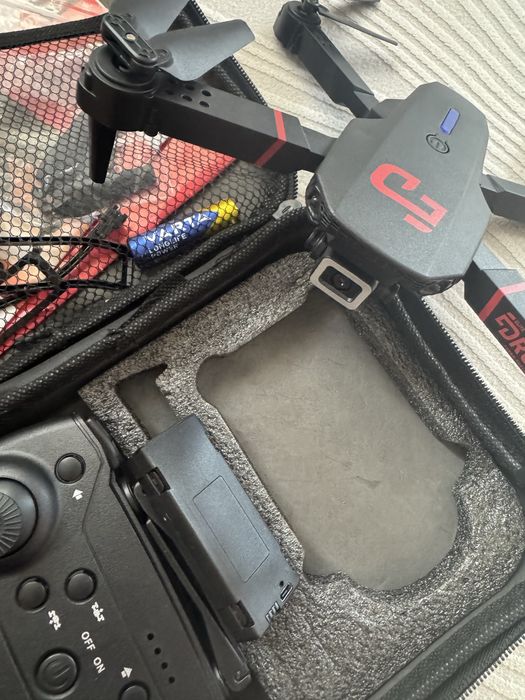 Дрон с камера и допълнителна батерия