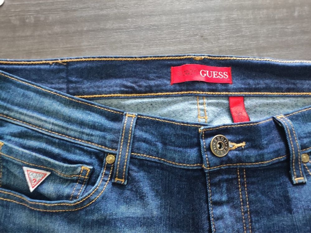 Продам классические джинсы новая