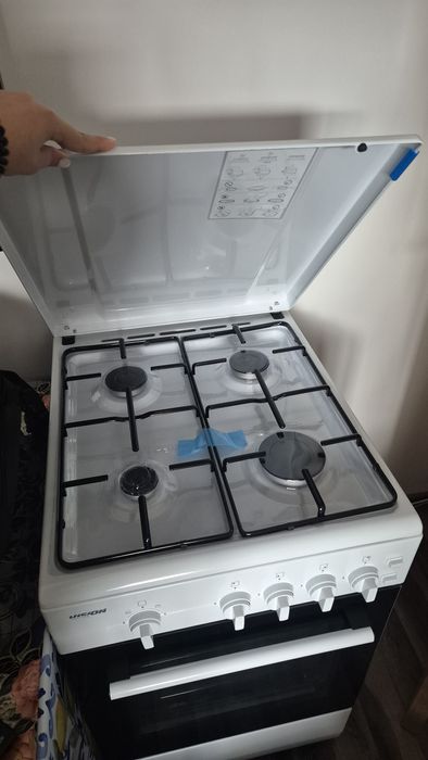 Vand aragaz nou cu garantie