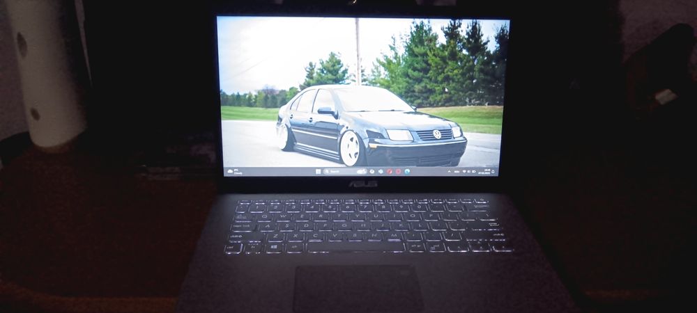Vând laptop asus