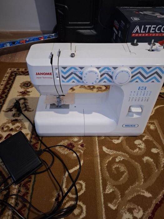Продам швейную машинку