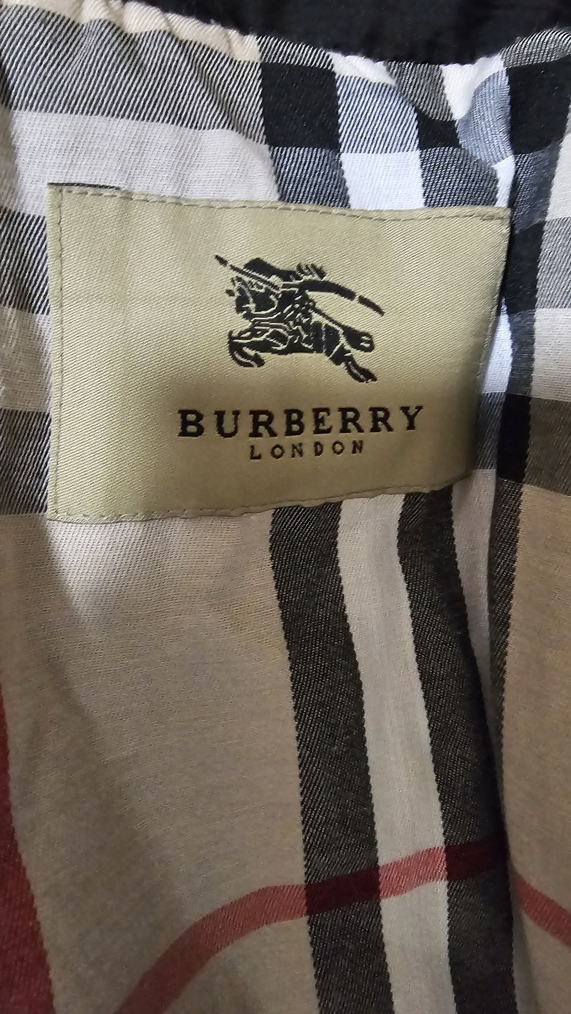 Sapca și palton Burberry