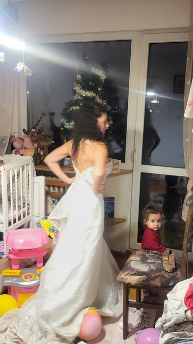 Булчинска рокля много елегантна и красива