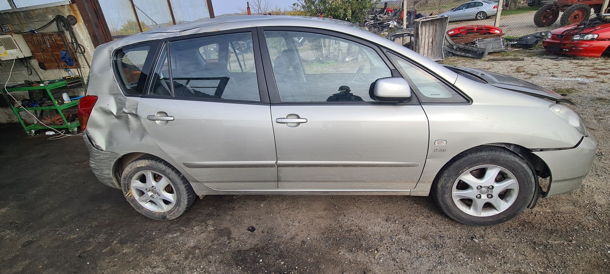 Toyota Corolla Verso (2005г. 2.0D4D ) на части