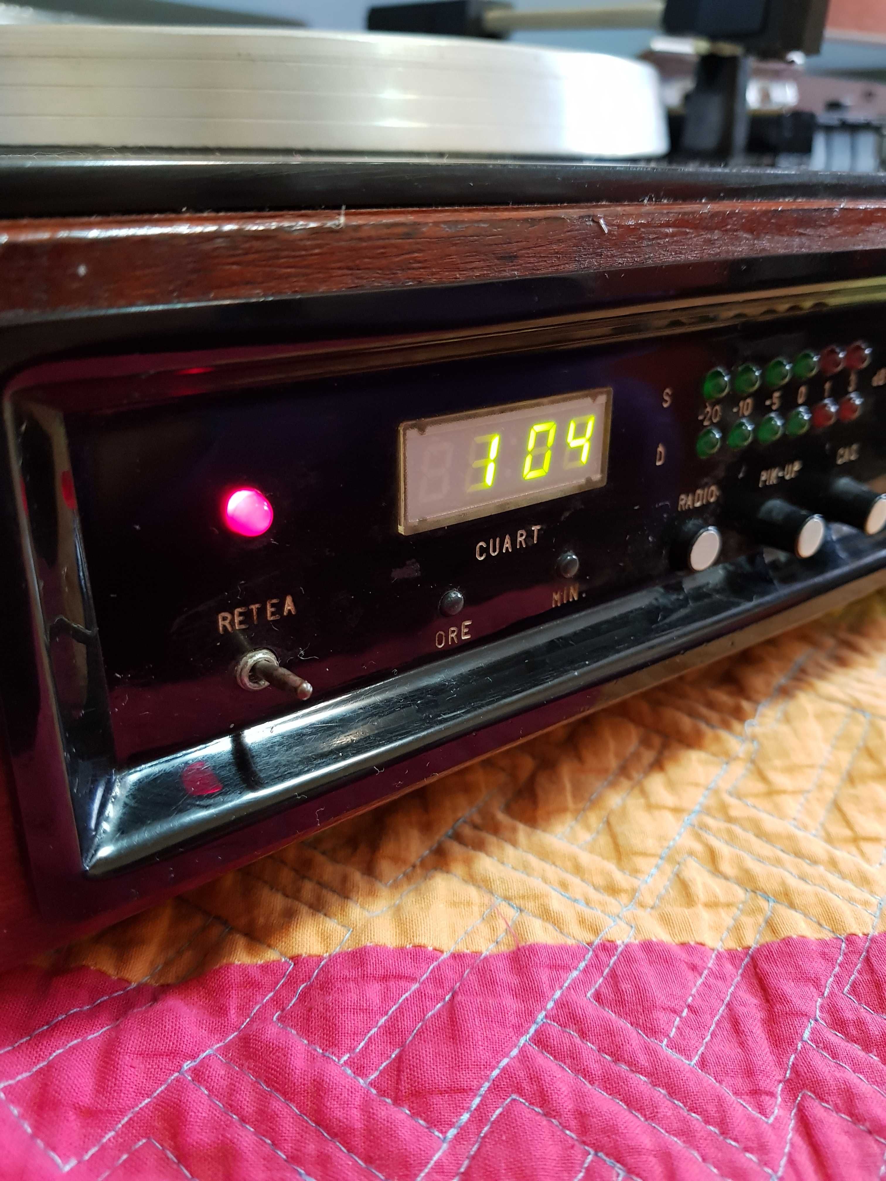 Vând radio vechi cu pick-up  Vechi/Vintage