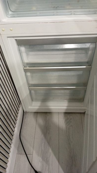 Продам холодильник Midea