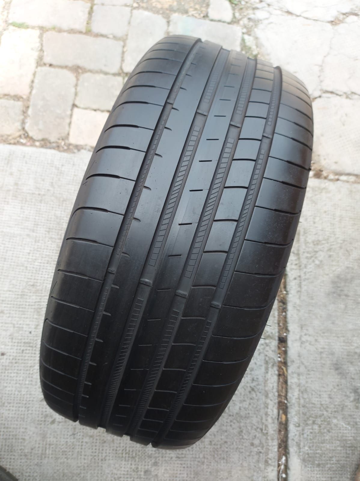 O bucată 245/45 R18 vară - una Continental Hankook