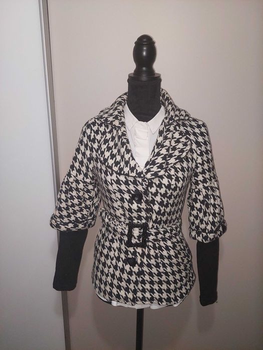 Palton alb negru stil carouri maneci clopot super elegant