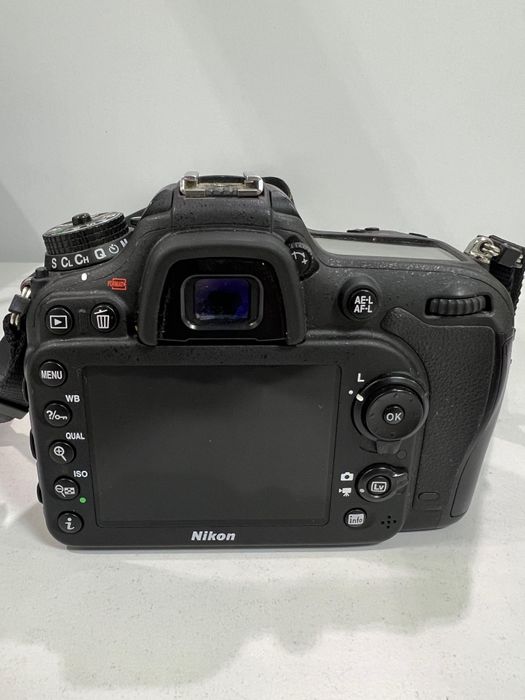 Nikon D7200 cu obiectiv Nikkor