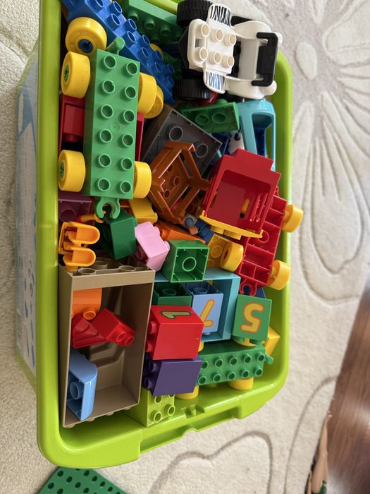 Голяма кутия с части за Lego Duplo