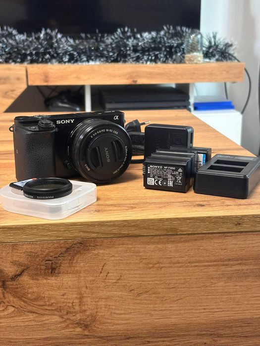 Sony A6000 с обектив 16–50mm + комплект аксесоари