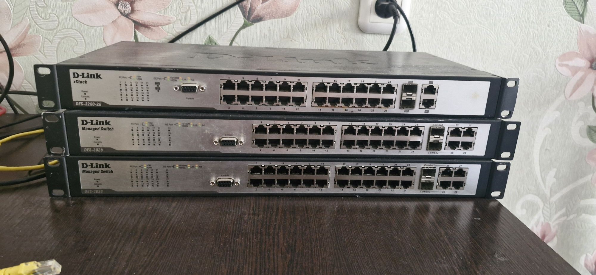 Свич D-link 3028