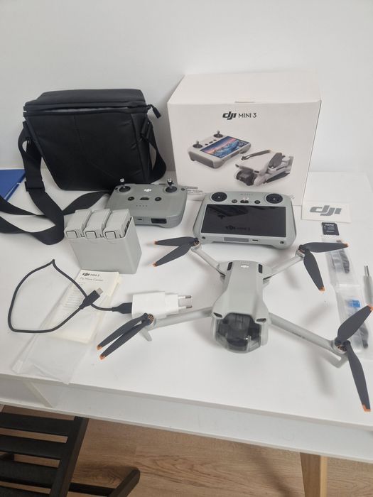Dji mini 3 fly more combo perfecta cu 2 controler