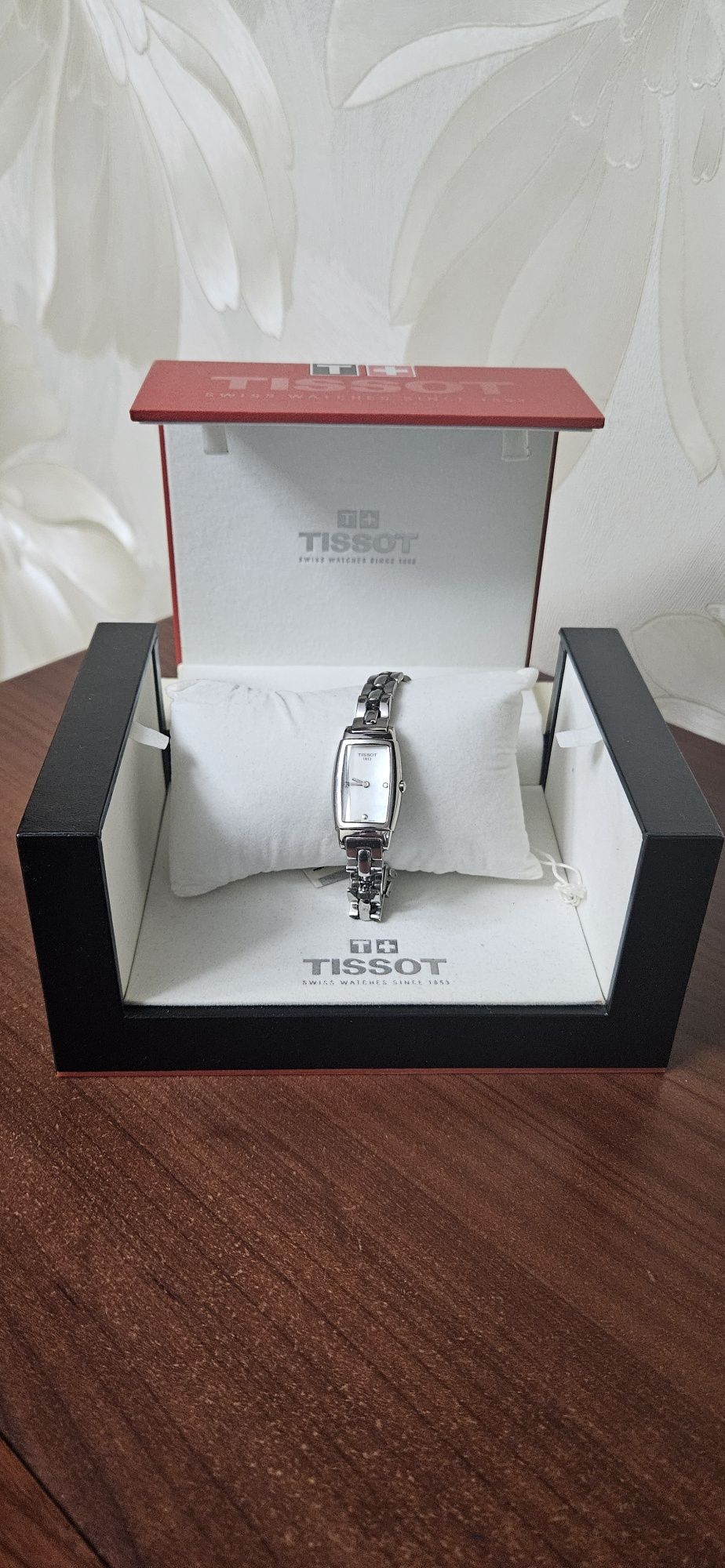 Женские  часы Tissot  (Швейцария)
