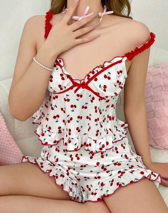 Pijama sexy cu volanase si cireșe maieu si pantaloni scurți
