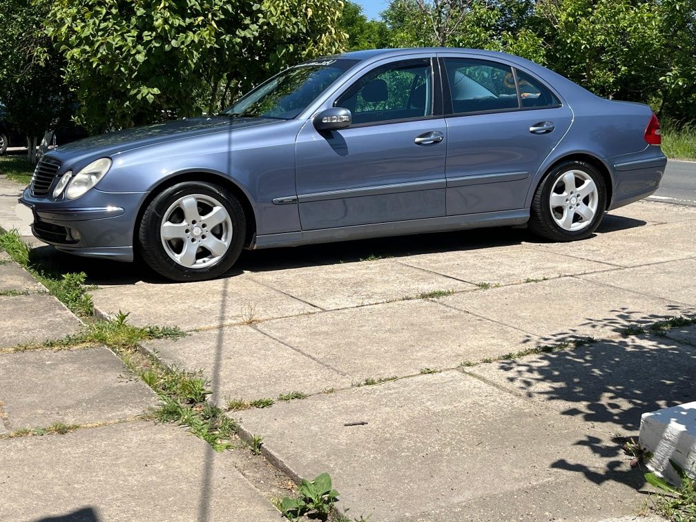 Mercedes E-Class W211 2.2 CDI Avantgarde • Automat • 150 CP