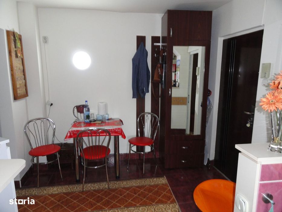 Apartament 2 camere la bloc, zona centrala, renovat, mobilat si utilat