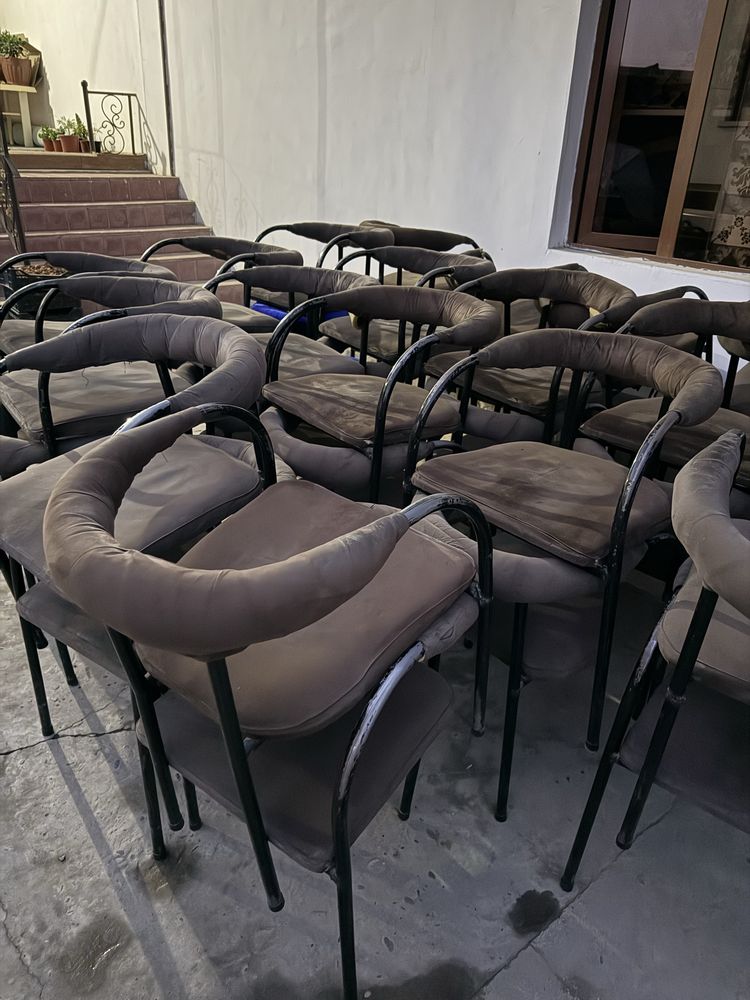 stul sotiladi narxini kelishamiz 40 ta bor