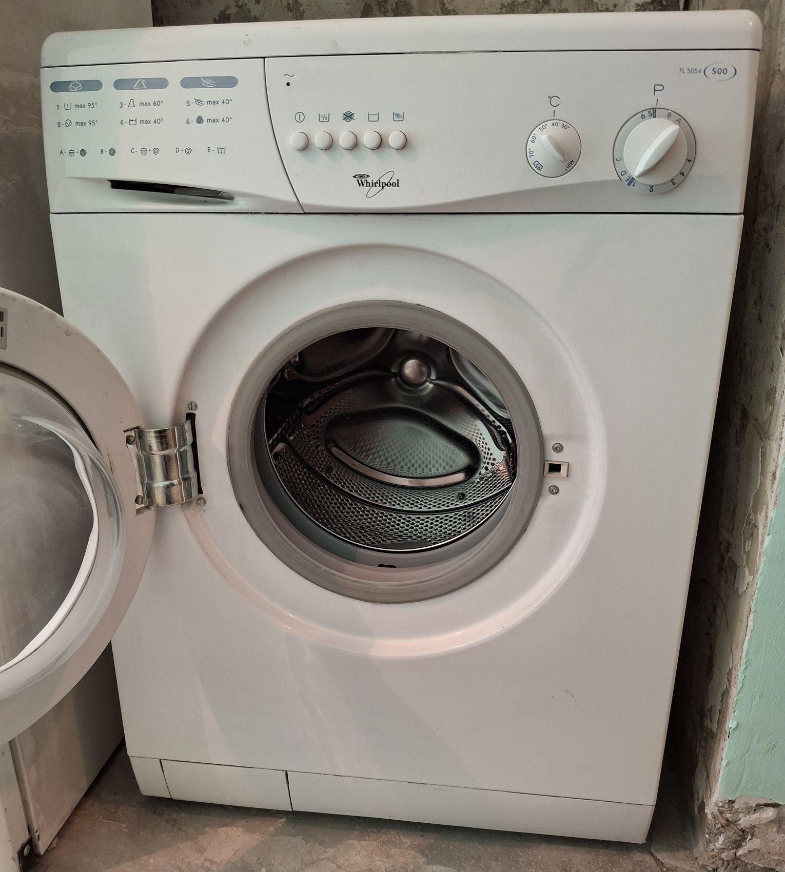 Продавам перална Whirlpool