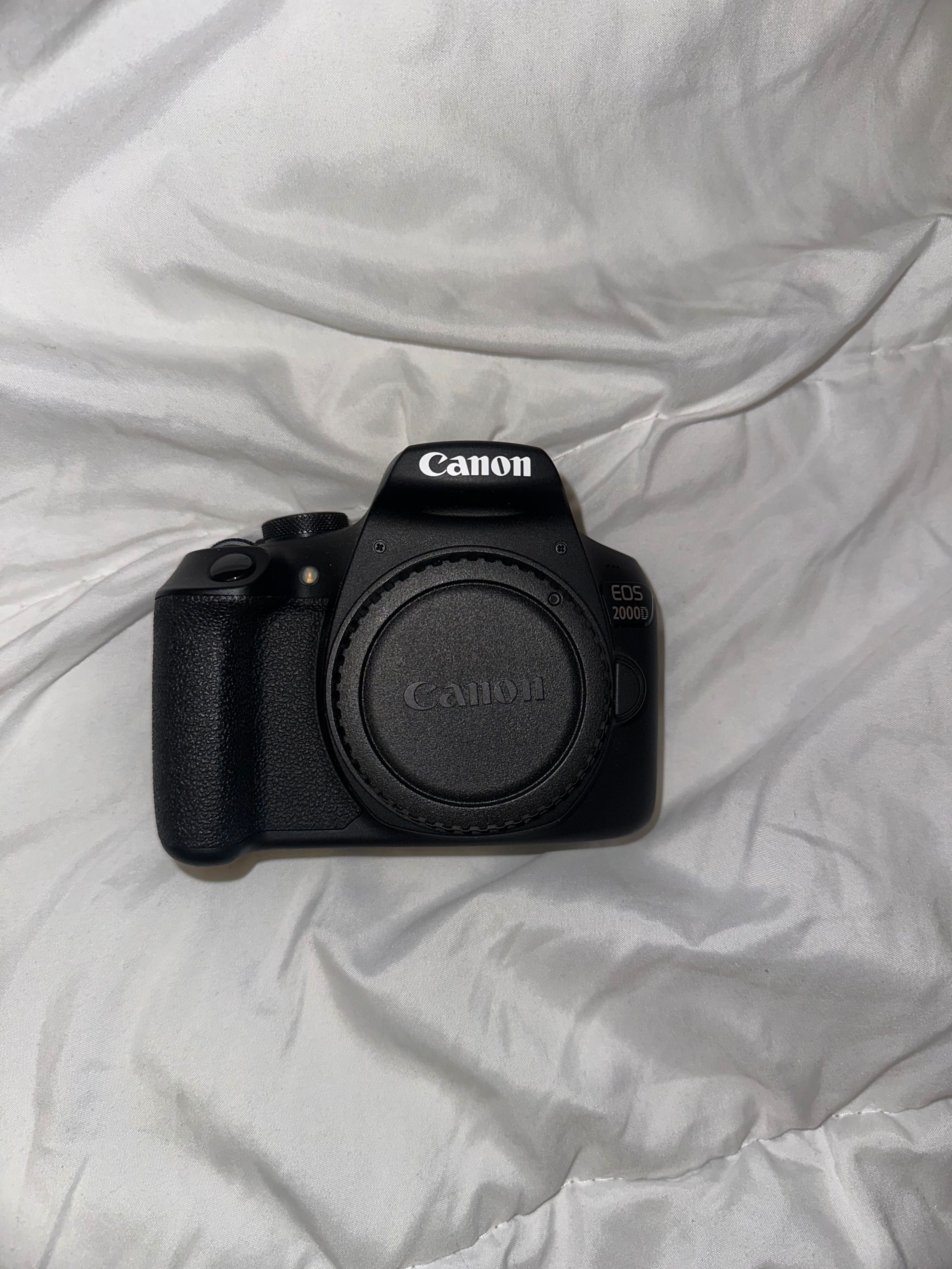 Canon EOS 2000D DSLR + обектив EFS 18-55mm