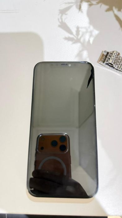 Продам iPhone 12, в черном цвете