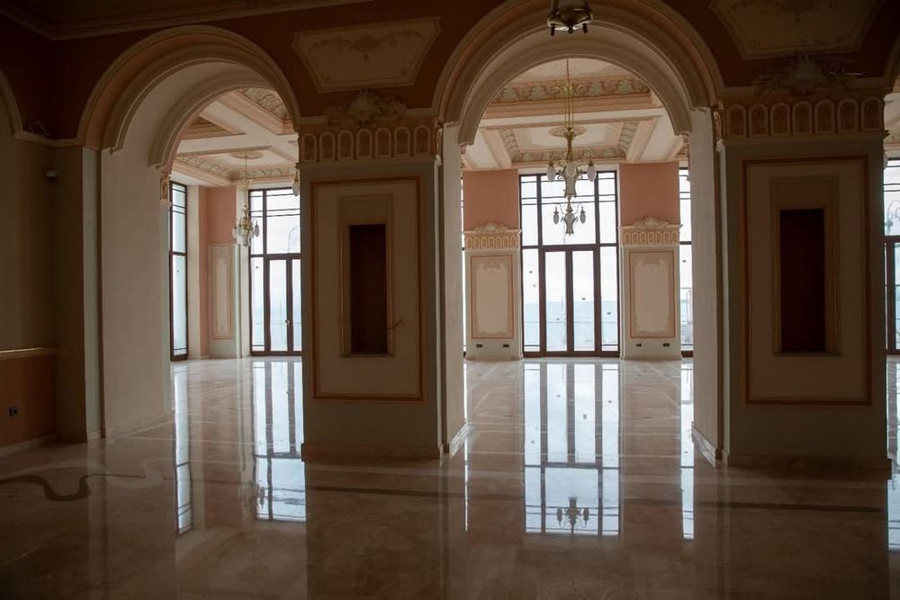 Slefuim pardoseli din piatra, beton sau șapă.