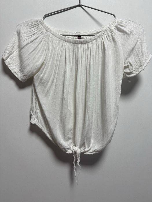 4 атрактивни потници и тениски