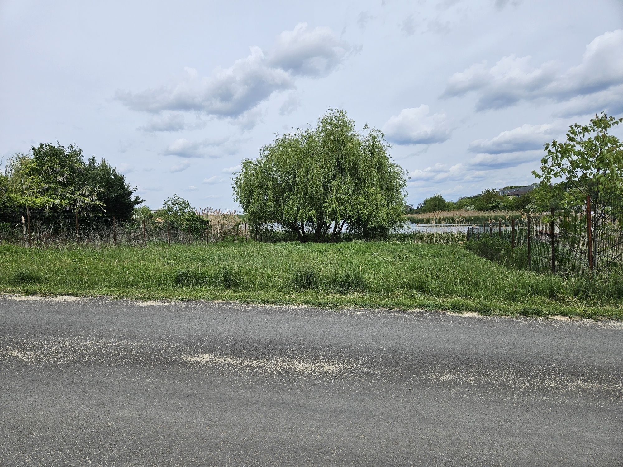 Teren de vanzare Corbeanca cu deschidere la lac,  400 mp