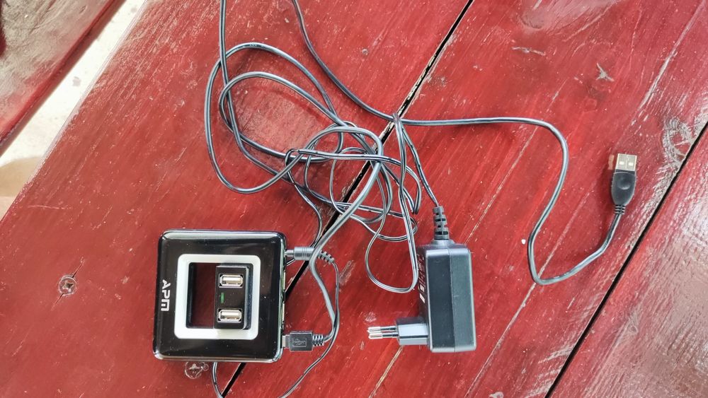 Hub usb cu alimentare