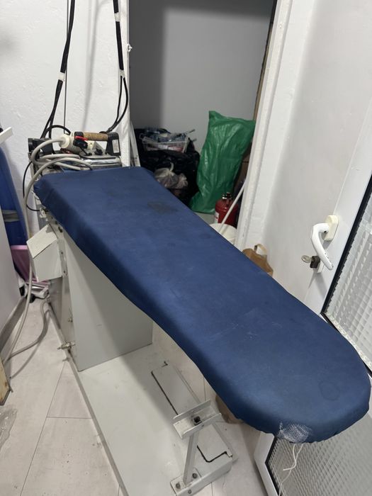 Masă de călcat profesională Comel FR/E cu boiler și aspirație – Italia