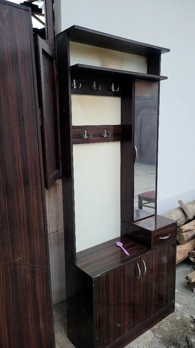 Mebil shkaf oynasi bilan