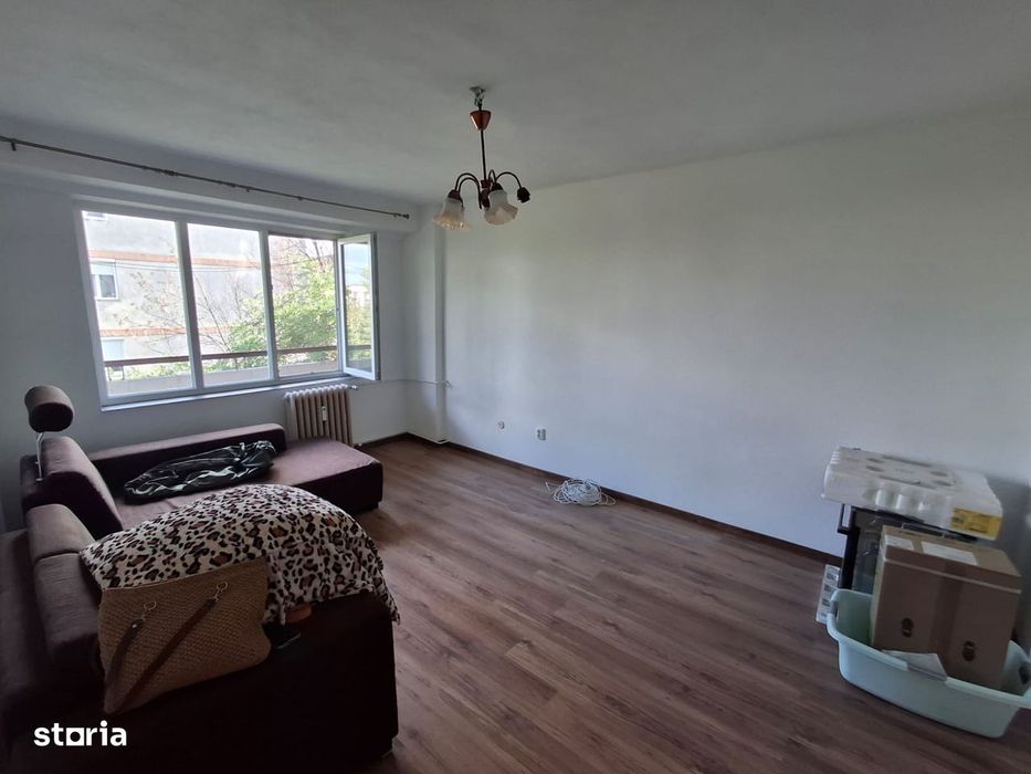 Apartament cu 4 camere de vanzare Nufarul