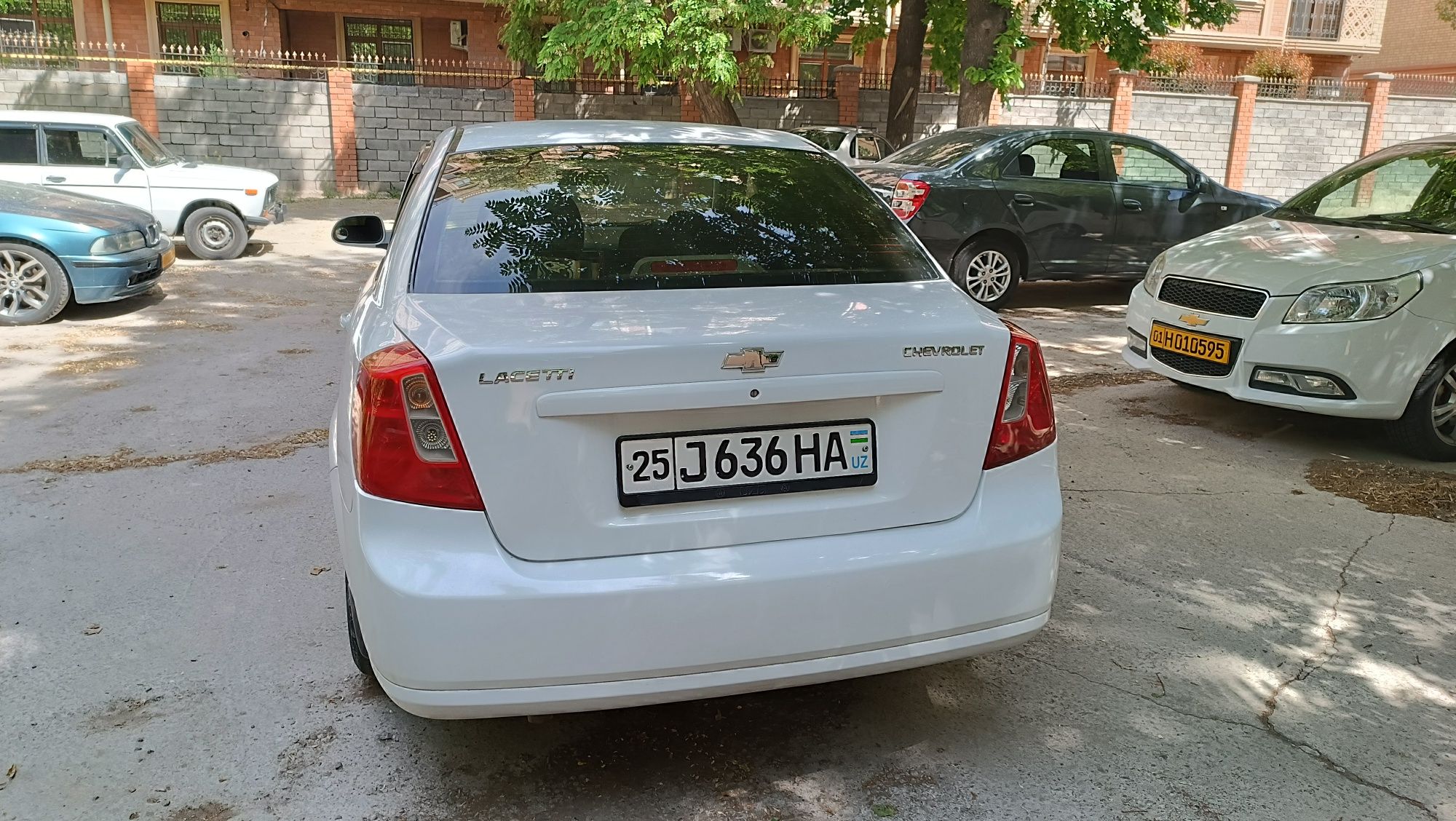 Lacetti 2010  sotiladi