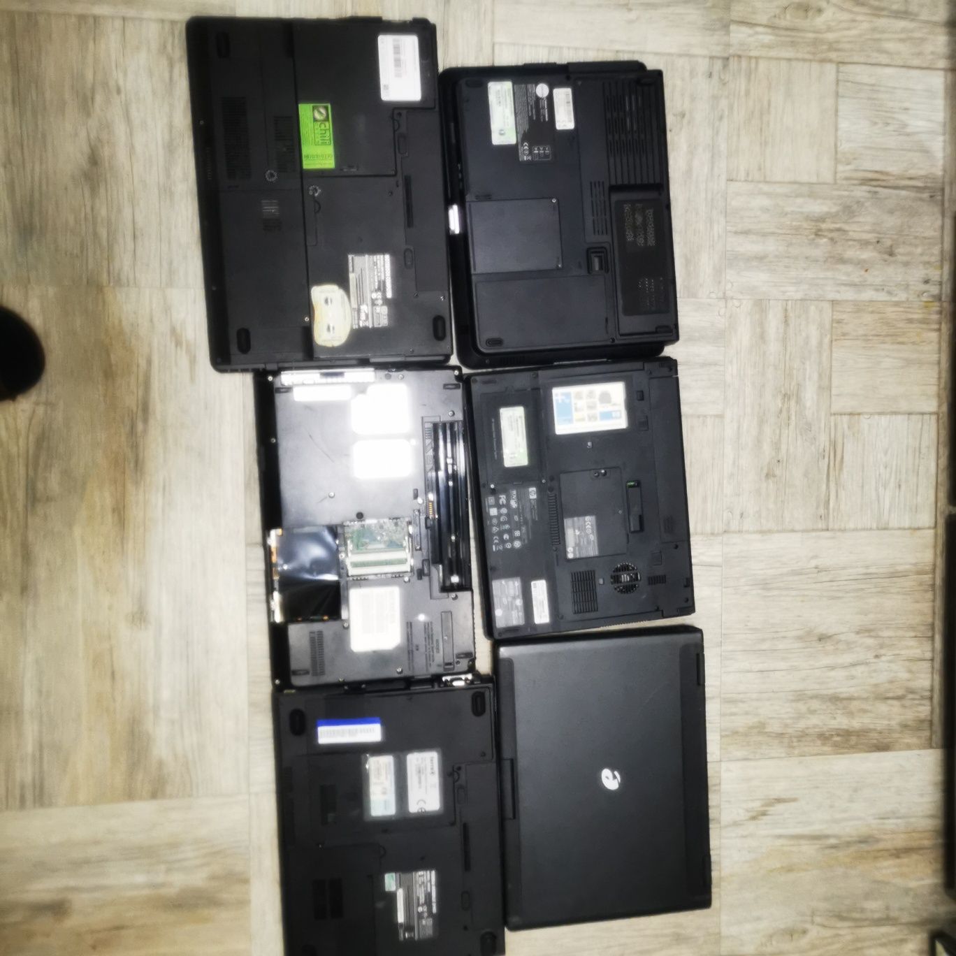 Loturi laptopuri netestate incomplete