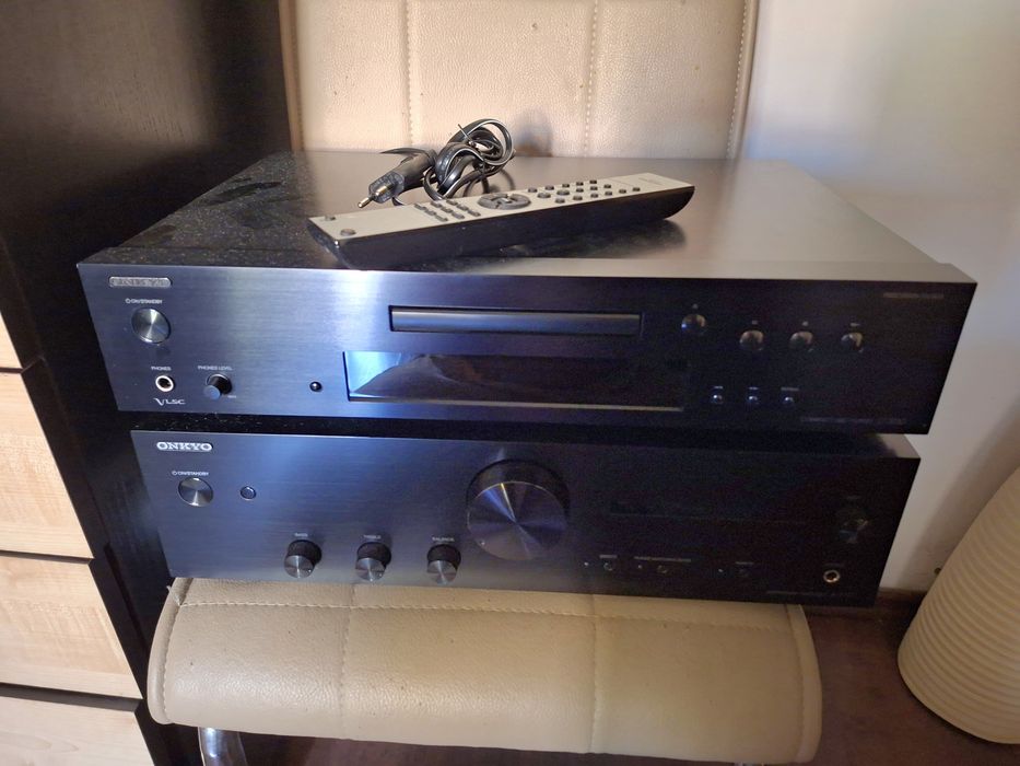 Vând Amplificator și Cd Onkyo