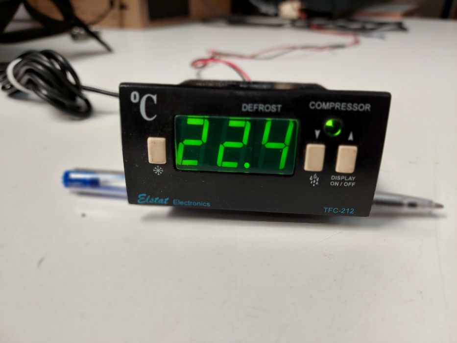 Controler termoregulator frigo la 12V ac/dc