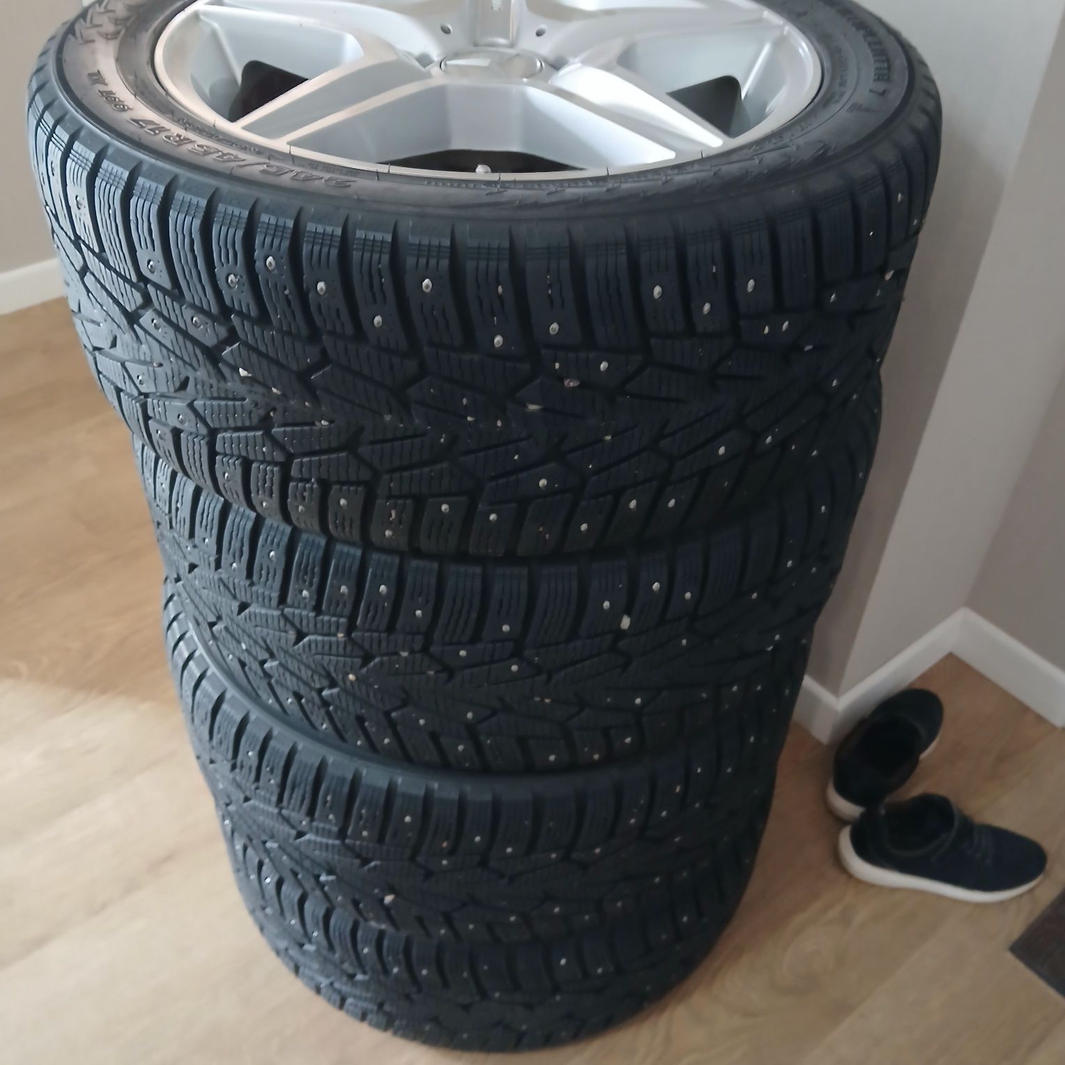 Продам колеса м дисками